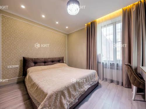квартира за адресою Конституції пл., 20