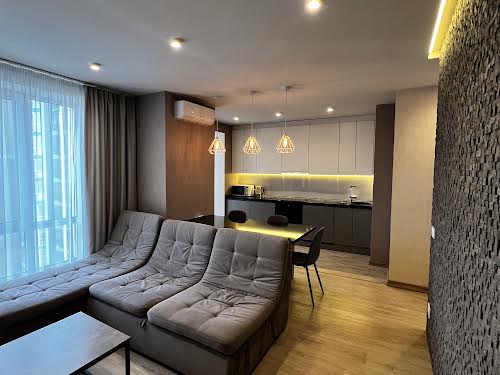 квартира за адресою Українська, 83 б