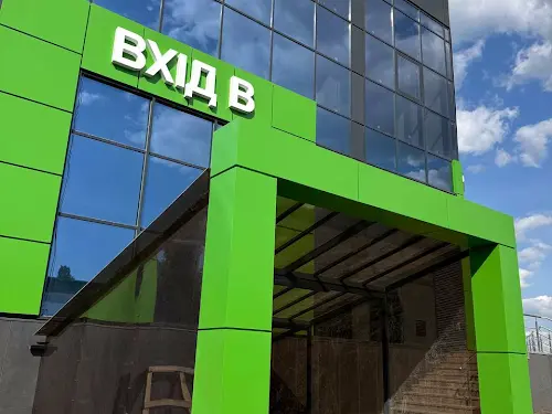 комерційна за адресою Миколи Бажана просп., 17-А