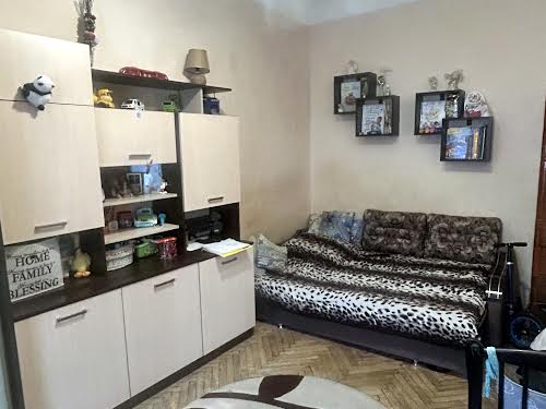 квартира за адресою Під Дубом вул. (Космонавтів), 4
