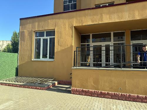 комерційна за адресою Валерія Лобановського вул., 30-В