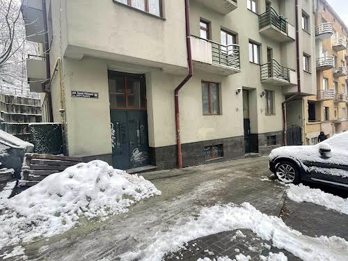 комерційна за адресою Героїв Майдану вул. (Гвардійська), 18