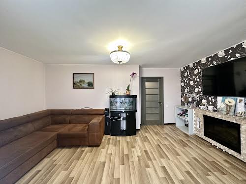квартира за адресою с. Святопетрівське, Теплична вул., 38