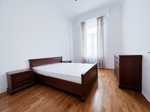 квартира за адресою Богдана Хмельницького вул., 33
