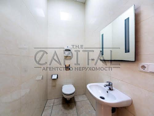 комерційна за адресою Володимирська вул., 4