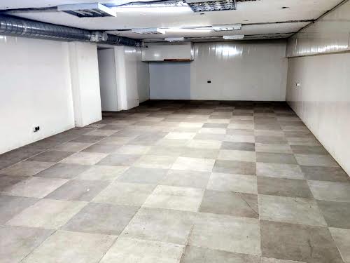 комерційна за адресою Празька вул., 31