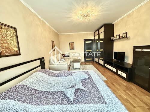 квартира за адресою Бориспільська вул., 4