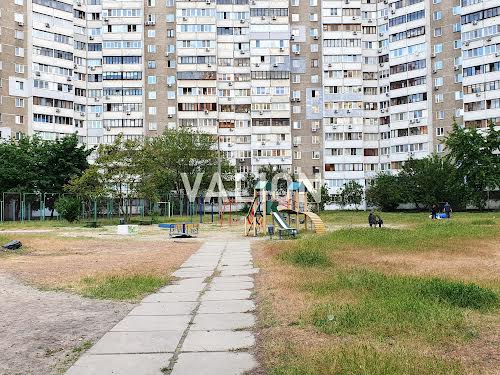 квартира за адресою Анни Ахматової вул., 17