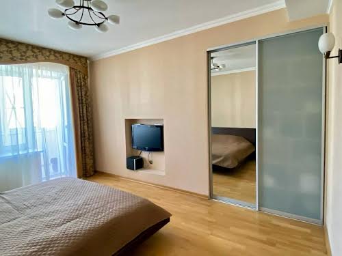 квартира за адресою Анни Ахматової вул., 31