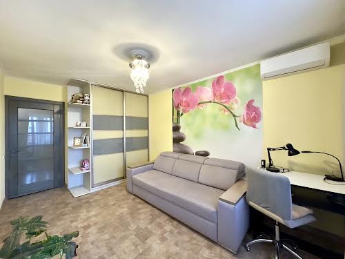квартира за адресою с. Святопетрівське, Теплична вул., 38