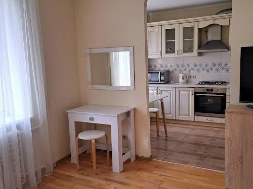квартира за адресою Салютна, 4а