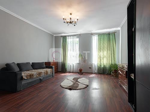 квартира за адресою Шпитальна вул., 8