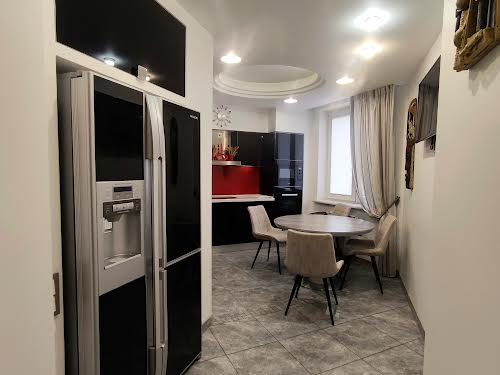 квартира за адресою Саперно-Слобідська вул., 10