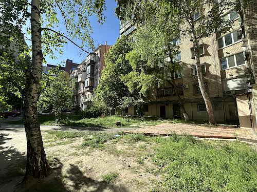комерційна за адресою Саксаганського, 45
