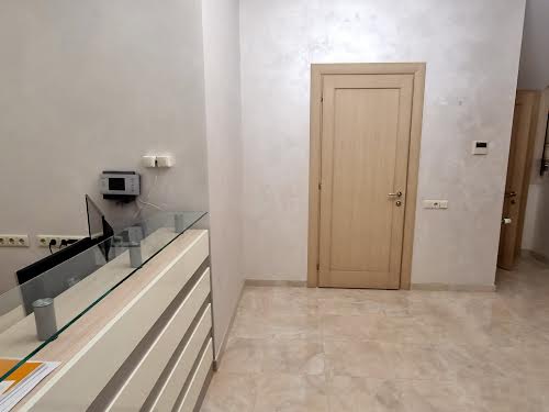 комерційна за адресою Омелютинська вул., 22