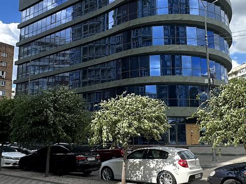 комерційна за адресою Академіка Філатова вул., 5