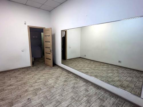 комерційна за адресою Саксаганського, 45