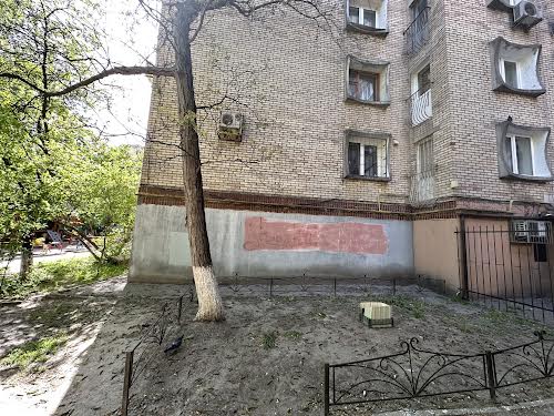 комерційна за адресою Саксаганського, 45
