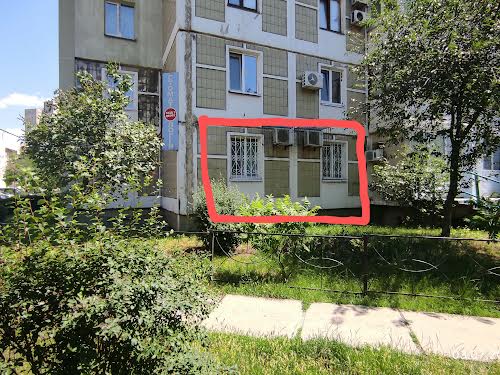 комерційна за адресою Драгоманова вул., 23