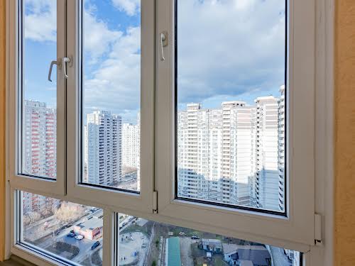 квартира за адресою Анни Ахматової вул., 30
