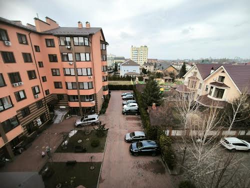 квартира за адресою Щаслива, 7а