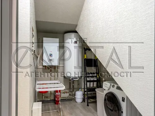 будинок за адресою с. Нові Петрівці, озерна, 1
