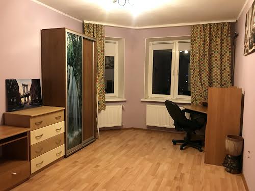 квартира за адресою с. Святопетрівське, Теплична вул., 42