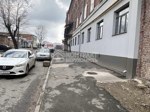 комерційна за адресою Військова вул., 24