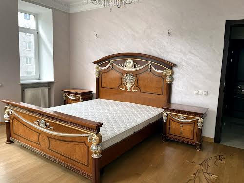квартира за адресою Почайнинська вул., 70
