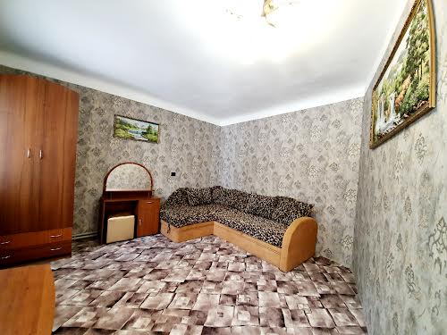 квартира за адресою Першотравнева, 2