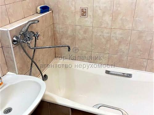 квартира за адресою Ревуцького вул., 42-Б