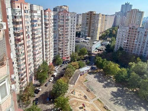 квартира за адресою Анни Ахматової вул., 31