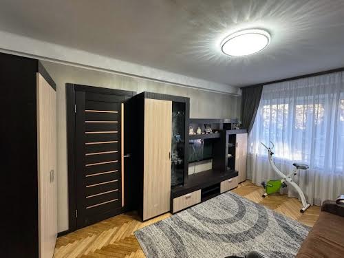 квартира по адресу Строителей ул., 12-Б