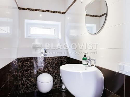 будинок за адресою с. Вишеньки, Футбольна, 3