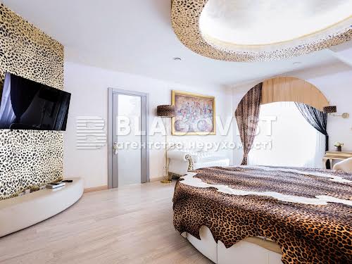 будинок за адресою с. Вишеньки, Футбольна, 3