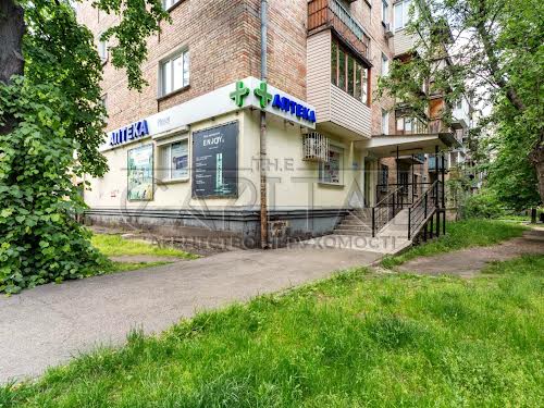 комерційна за адресою Салютна вул., 17