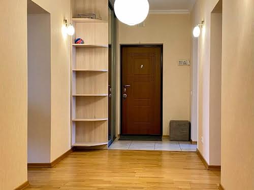 квартира за адресою Анни Ахматової вул., 31