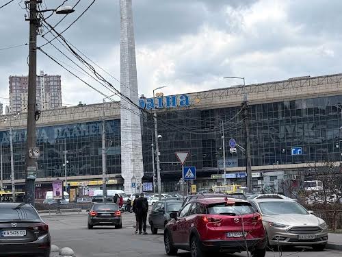 комерційна за адресою Золотоустівська вул., 3