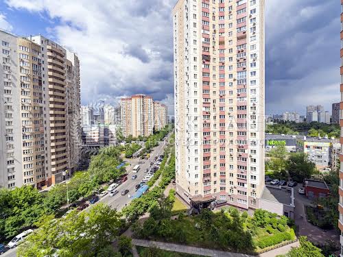 квартира за адресою Анни Ахматової вул., 32/18