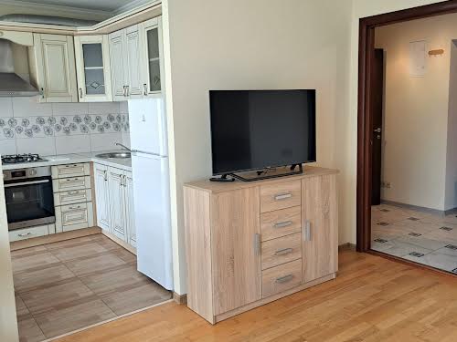 квартира за адресою Салютна, 4а