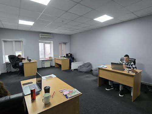 комерційна за адресою Лариси Руденко вул., 6-А