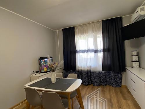 квартира по адресу Ревуцкого ул., 7а
