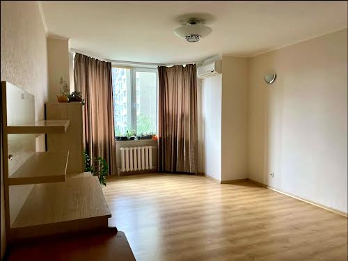 квартира за адресою Анни Ахматової вул., 35