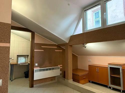 комерційна за адресою Гетьмана Петра Дорошенка вул. (), 73