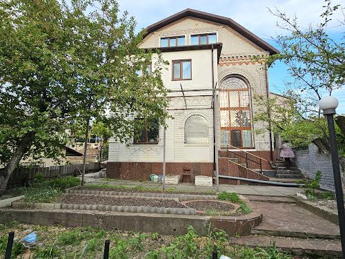 будинок за адресою Закарпатська вул., 12