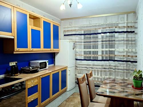 квартира за адресою Анни Ахматової вул., 3