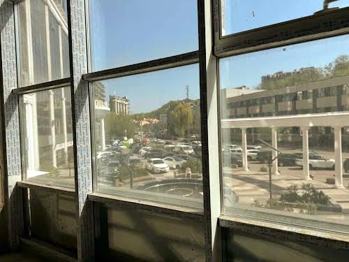 комерційна за адресою Глибочицька вул., 73