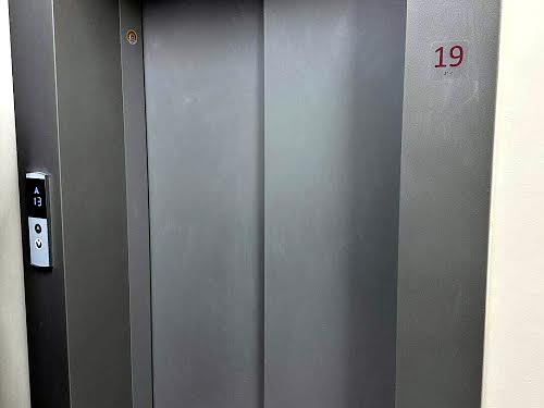квартира за адресою Причальна вул., 10