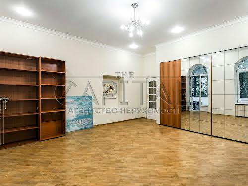 комерційна за адресою Лютеранська вул., 12