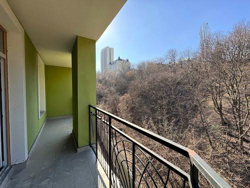 квартира за адресою Дегтярна вул., 20-Б
